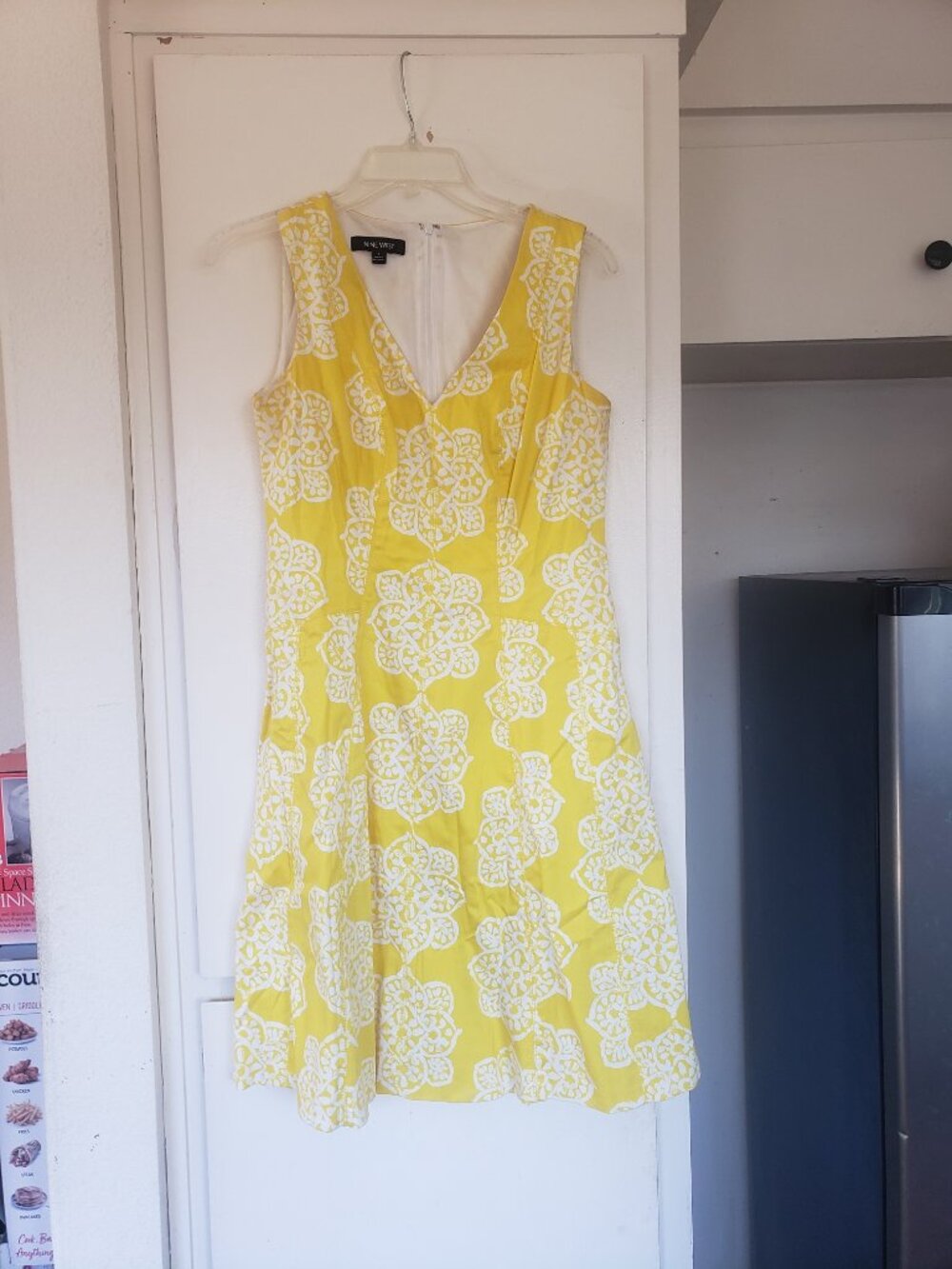 Nine West Yellow and White Sleeveless Dress Size 4